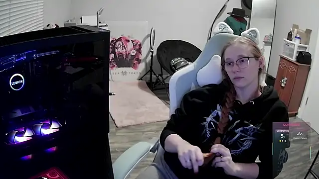 LilyFoxxx online show from 12/17/25, 06:08