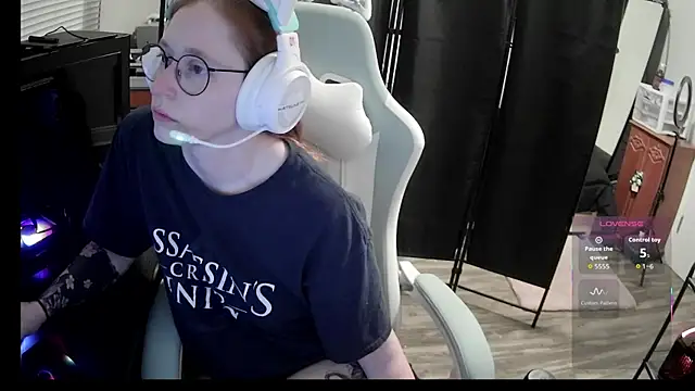 LilyFoxxx online show from 05/27/26, 05:15