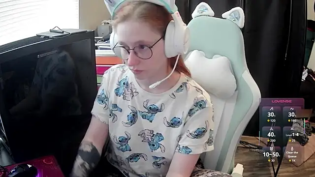 Snapshot of LilyFoxxx chatting on 06/26/26, 07:40 LilyFoxxx online show from 06/26/26, 07:40