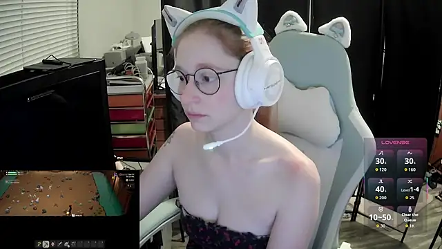 Snapshot of LilyFoxxx chatting on 06/28/26, 05:13 LilyFoxxx online show from 06/28/26, 05:13