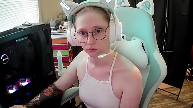 Snapshot of LilyFoxxx chatting on 07/03/26, 11:00 LilyFoxxx online show from 07/03/26, 11:00