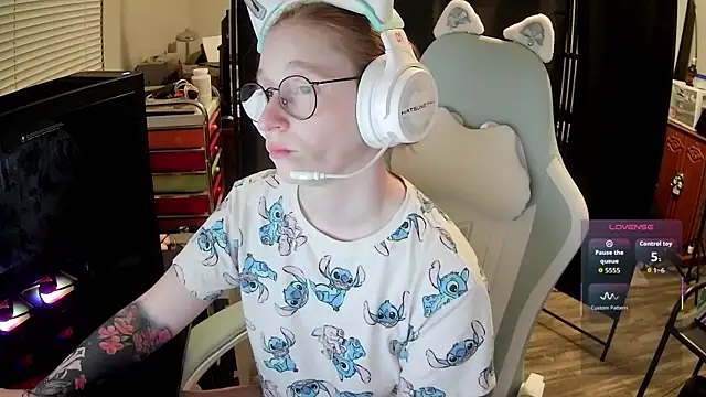 Snapshot of LilyFoxxx chatting on 07/12/26, 05:09 LilyFoxxx online show from 07/12/26, 05:09