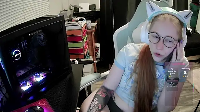 Snapshot of LilyFoxxx chatting on 07/22/26, 05:10 LilyFoxxx online show from 07/22/26, 05:10