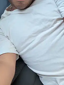 Snapshot of Aura33_ chatting on 02/04/26, 01:28 Aura33 online show from 02/04/26, 01:28