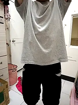 Snapshot of chiata410 chatting on 11/21/25, 03:11 chiata410 online show from 11/21/25, 03:11