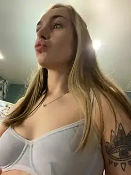 Snapshot of Burning_girlss chatting on 12/14/24, 09:40 Burning girlss online show from 12/14/24, 09:40