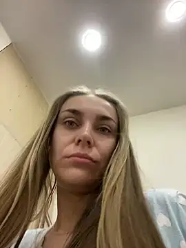 Snapshot of Burning_girlss chatting on 12/27/24, 11:10 Burning girlss online show from 12/27/24, 11:10