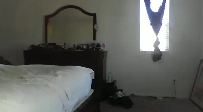 Snapshot of 2Fly4Guy chatting on 12/17/24, 10:11 2Fly4Guy online show from 12/17/24, 10:11