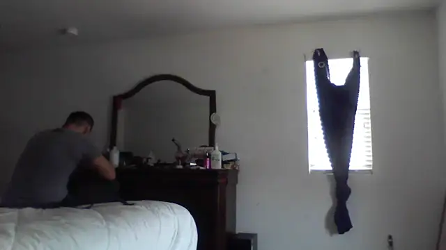 Snapshot of 2Fly4Guy chatting on 03/01/25, 08:10 2Fly4Guy online show from 03/01/25, 08:10