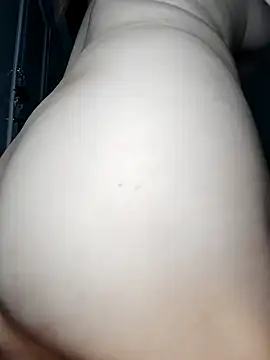 Snapshot of Show-body chatting on 10/25/25, 10:48 Show-body online show from 10/25/25, 10:48