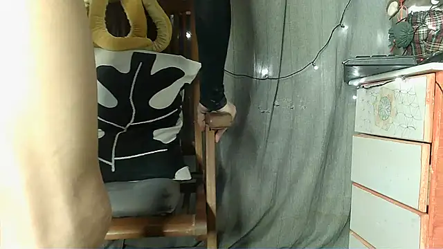 Snapshot of Skinnyshiny_boy chatting on 01/19/25, 02:59 Skinnyshiny boy online show from 01/19/25, 02:59