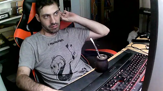 Snapshot of johnwood88 chatting on 02/28/25, 10:20 johnwood88 online show from 02/28/25, 10:20