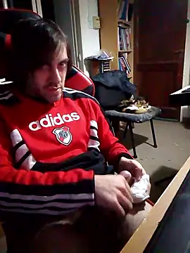 Snapshot of johnwood88 chatting on 10/28/25, 05:33 johnwood88 online show from 10/28/25, 05:33