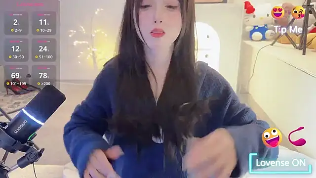 Snapshot of Unique-yiyi chatting on 02/11/25, 08:42 Unique-yiyi online show from 02/11/25, 08:42