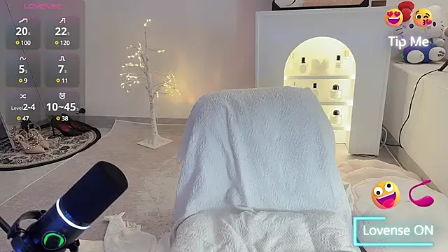 Snapshot of Unique-yiyi chatting on 02/13/25, 02:20 Unique-yiyi online show from 02/13/25, 02:20