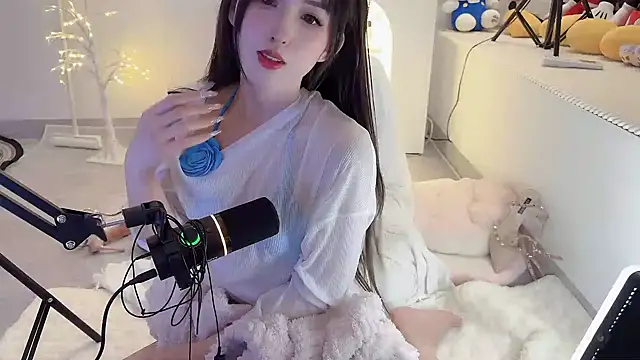 Snapshot of Unique-yiyi chatting on 02/20/25, 04:25 Unique-yiyi online show from 02/20/25, 04:25