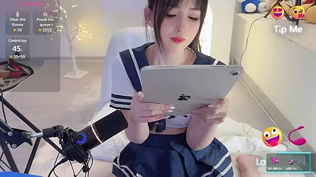 Snapshot of Unique-yiyi chatting on 02/22/25, 10:31 Unique-yiyi online show from 02/22/25, 10:31