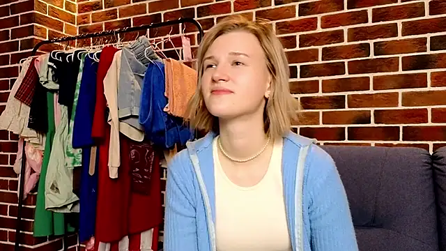 Snapshot of MariamBate chatting on 12/04/24, 04:05 MariamBate online show from 12/04/24, 04:05