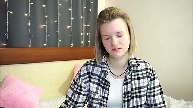 Snapshot of MariamBate chatting on 12/05/24, 08:00 MariamBate online show from 12/05/24, 08:00