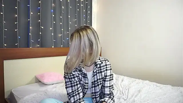 Snapshot of MariamBate chatting on 12/05/24, 12:00 MariamBate online show from 12/05/24, 12:00