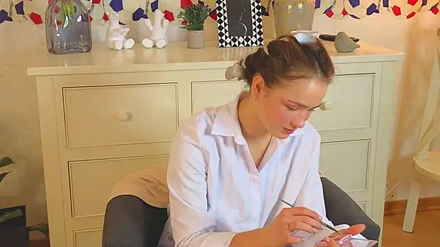 Snapshot of AlodiaBeresford chatting on 12/06/24, 07:10 AlodiaBeresford online show from 12/06/24, 07:10