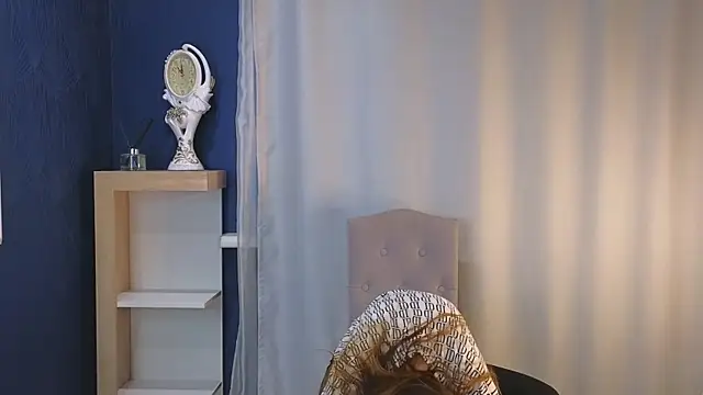 Snapshot of AlodiaBeresford chatting on 12/08/24, 05:18 AlodiaBeresford online show from 12/08/24, 05:18