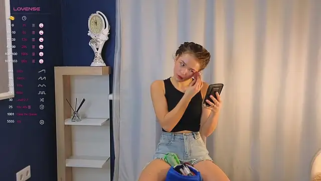 Snapshot of AlodiaBeresford chatting on 12/10/24, 05:07 AlodiaBeresford online show from 12/10/24, 05:07