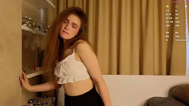 Snapshot of AlodiaBeresford chatting on 02/11/25, 11:43 AlodiaBeresford online show from 02/11/25, 11:43