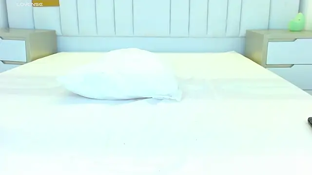 Cata thomsonn online show from 12/23/24, 06:16