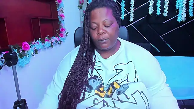 Snapshot of rocio_bbw_ chatting on 11/22/25, 08:41 rocio bbw online show from 11/22/25, 08:41