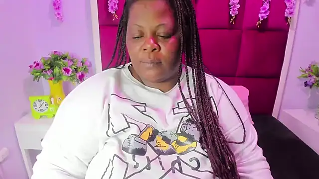 Snapshot of rocio_bbw_ chatting on 12/05/25, 01:58 rocio bbw online show from 12/05/25, 01:58