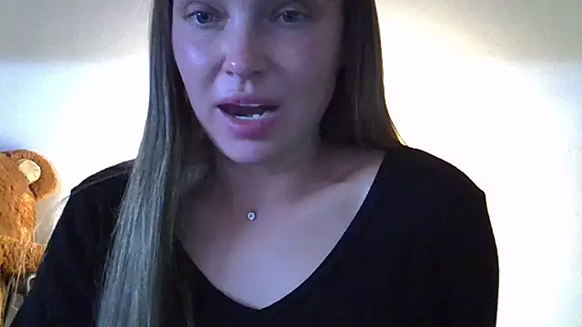 Snapshot of Lucky_Anna chatting on 09/13/25, 09:47 Lucky Anna online show from 09/13/25, 09:47