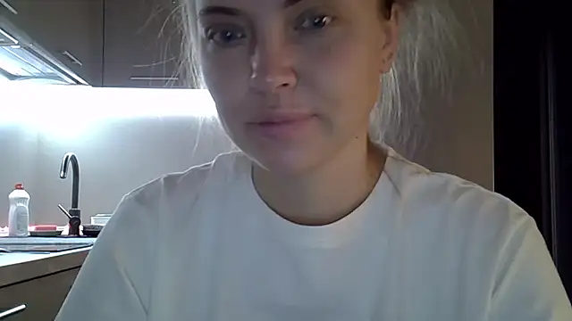 Snapshot of Lucky_Anna chatting on 10/01/25, 04:40 Lucky Anna online show from 10/01/25, 04:40