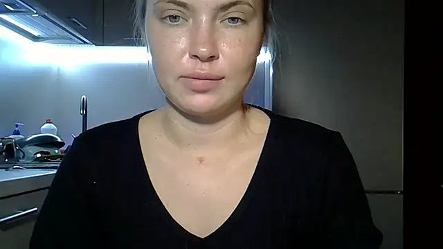 Snapshot of Lucky_Anna chatting on 11/19/25, 09:04 Lucky Anna online show from 11/19/25, 09:04