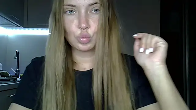 Snapshot of Lucky_Anna chatting on 12/18/25, 09:43 Lucky Anna online show from 12/18/25, 09:43