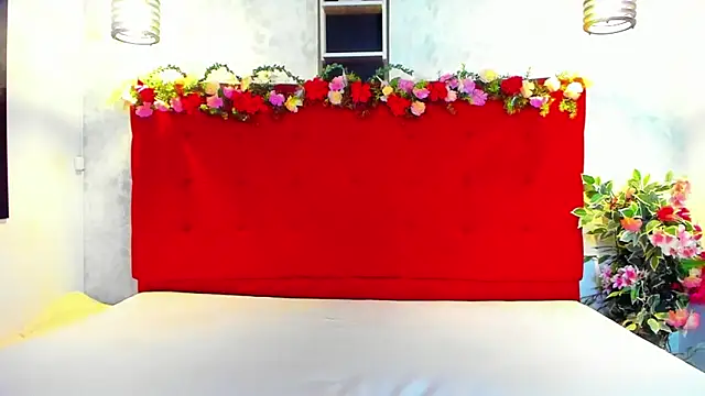 Snapshot of SilvannaFit chatting on 03/25/26, 11:49 SilvannaFit online show from 03/25/26, 11:49