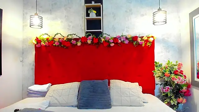 Snapshot of SilvannaFit chatting on 04/22/26, 11:45 SilvannaFit online show from 04/22/26, 11:45