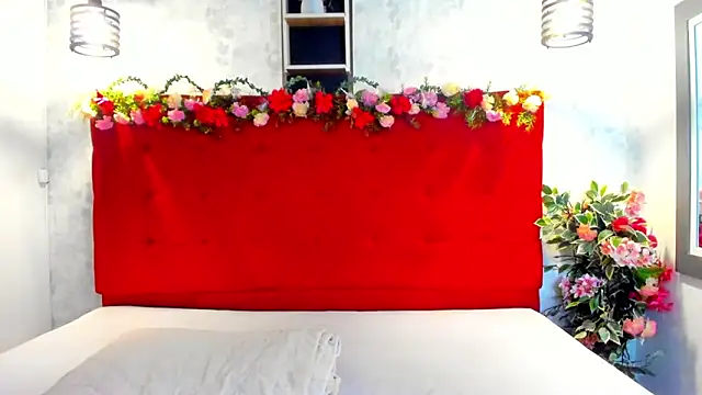 Snapshot of SilvannaFit chatting on 04/29/26, 11:47 SilvannaFit online show from 04/29/26, 11:47