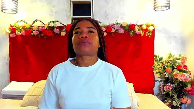 Snapshot of SilvannaFit chatting on 05/03/26, 10:10 SilvannaFit online show from 05/03/26, 10:10