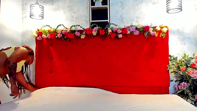 Snapshot of SilvannaFit chatting on 05/06/26, 11:48 SilvannaFit online show from 05/06/26, 11:48