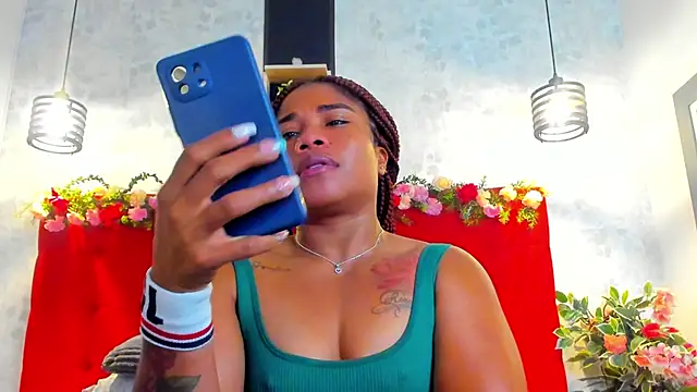 Snapshot of SilvannaFit chatting on 05/07/26, 11:37 SilvannaFit online show from 05/07/26, 11:37