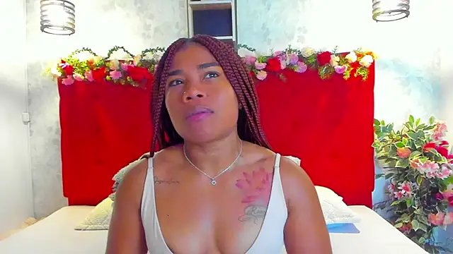 Snapshot of SilvannaFit chatting on 05/26/26, 11:39 SilvannaFit online show from 05/26/26, 11:39