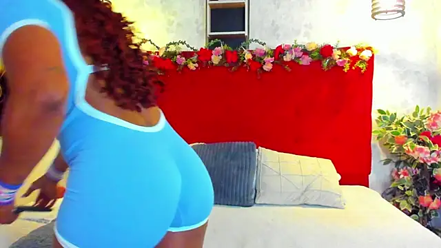 Snapshot of SilvannaFit chatting on 06/05/26, 11:27 SilvannaFit online show from 06/05/26, 11:27