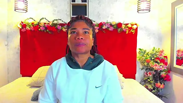 Snapshot of SilvannaFit chatting on 06/08/26, 09:09 SilvannaFit online show from 06/08/26, 09:09