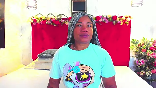Snapshot of SilvannaFit chatting on 06/14/26, 09:22 SilvannaFit online show from 06/14/26, 09:22