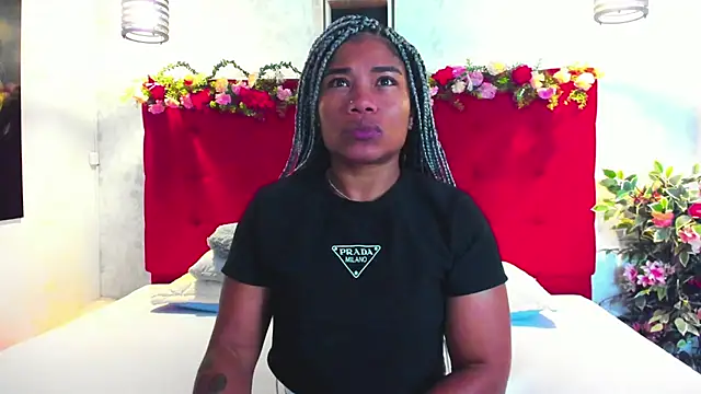 Snapshot of SilvannaFit chatting on 06/21/26, 09:12 SilvannaFit online show from 06/21/26, 09:12