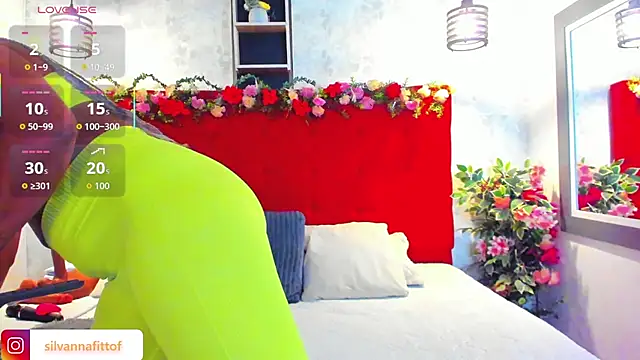 Snapshot of SilvannaFit chatting on 06/25/26, 11:26 SilvannaFit online show from 06/25/26, 11:26