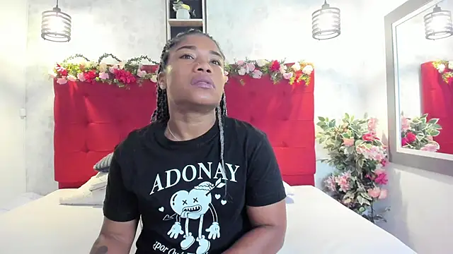 Snapshot of SilvannaFit chatting on 07/11/26, 10:18 SilvannaFit online show from 07/11/26, 10:18