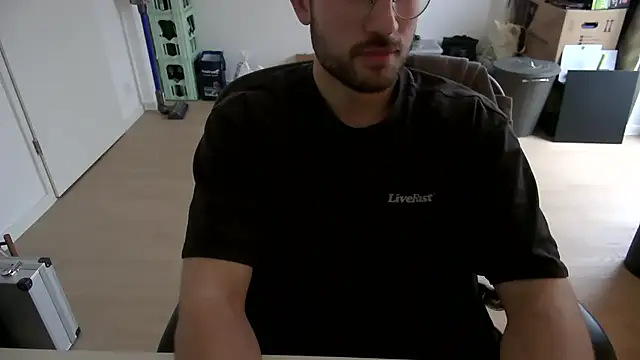 taallguyy 196 online show from 11/19/25, 12:05