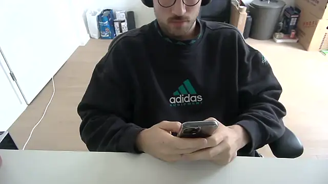 Snapshot of taallguyy_196 chatting on 03/25/26, 03:18 taallguyy 196 online show from 03/25/26, 03:18